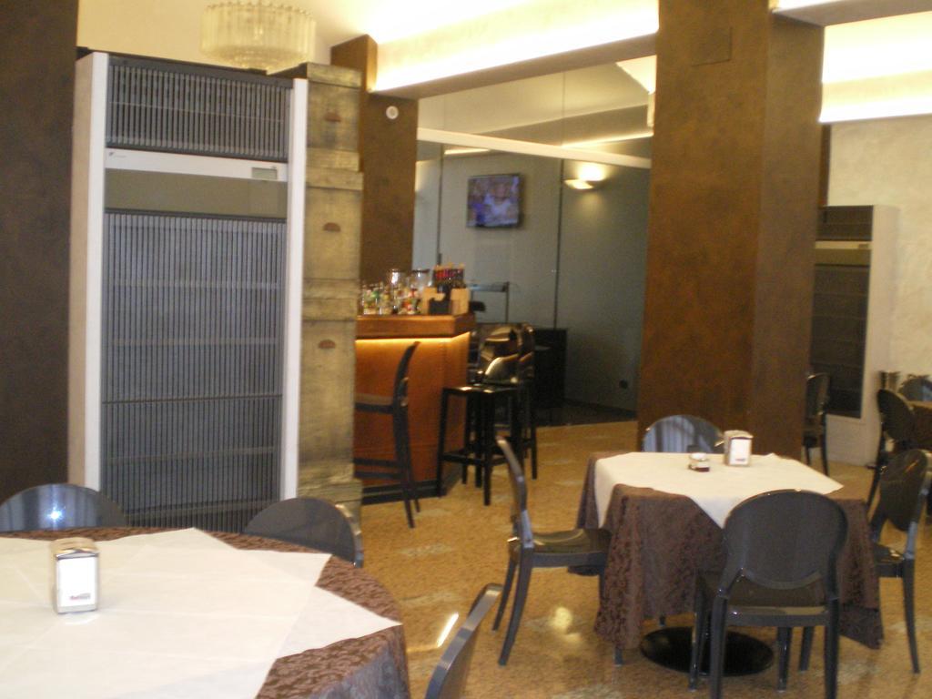 מירנדולה Hotel Pico מראה חיצוני תמונה