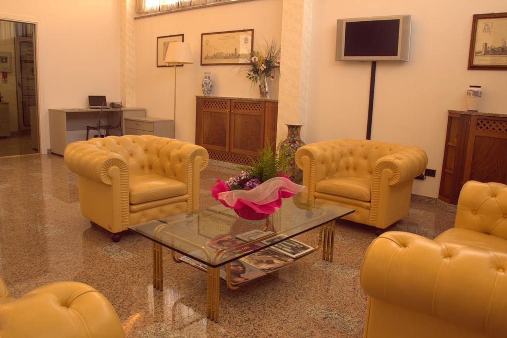 מירנדולה Hotel Pico מראה חיצוני תמונה