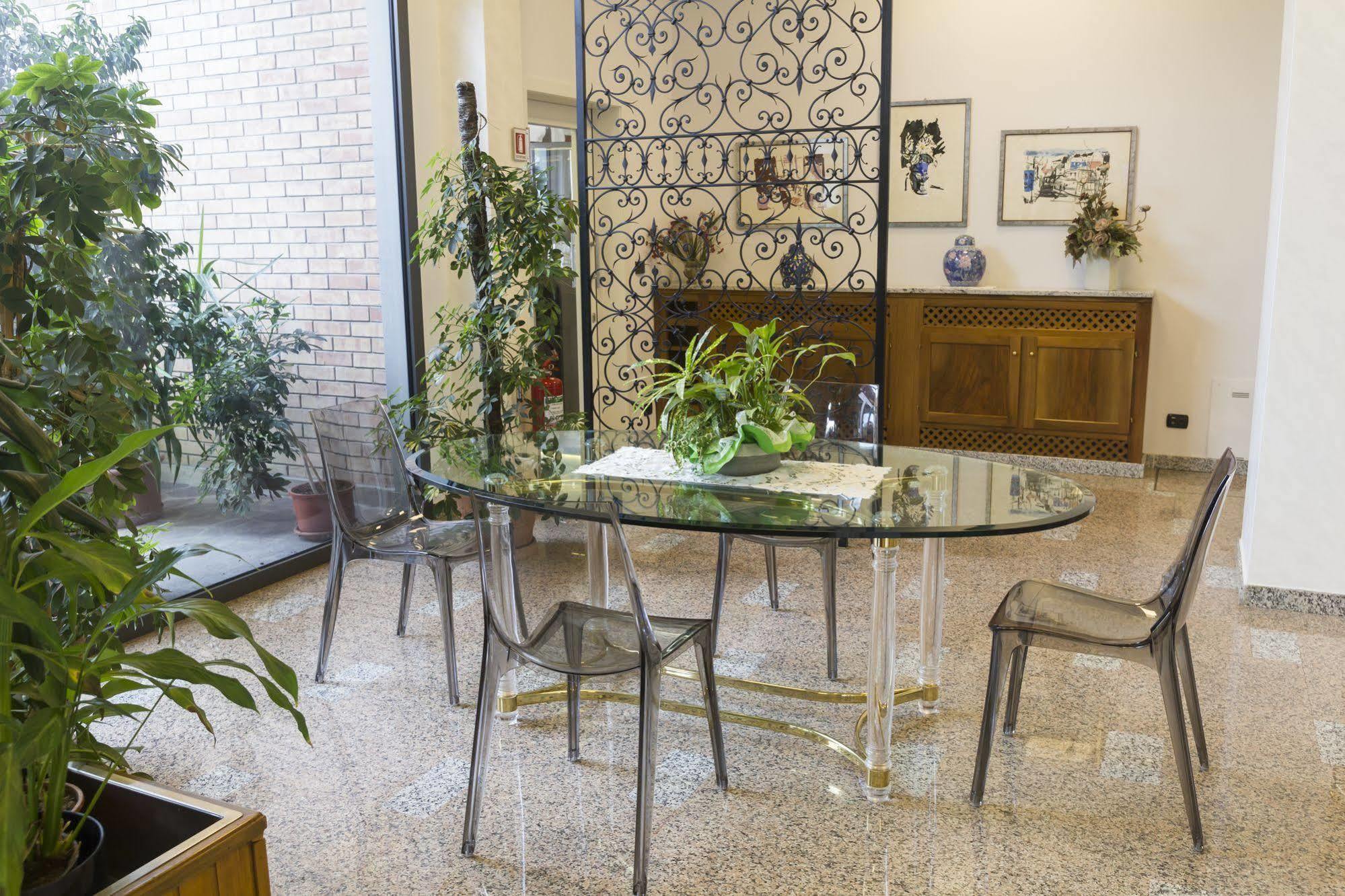 מירנדולה Hotel Pico מראה חיצוני תמונה