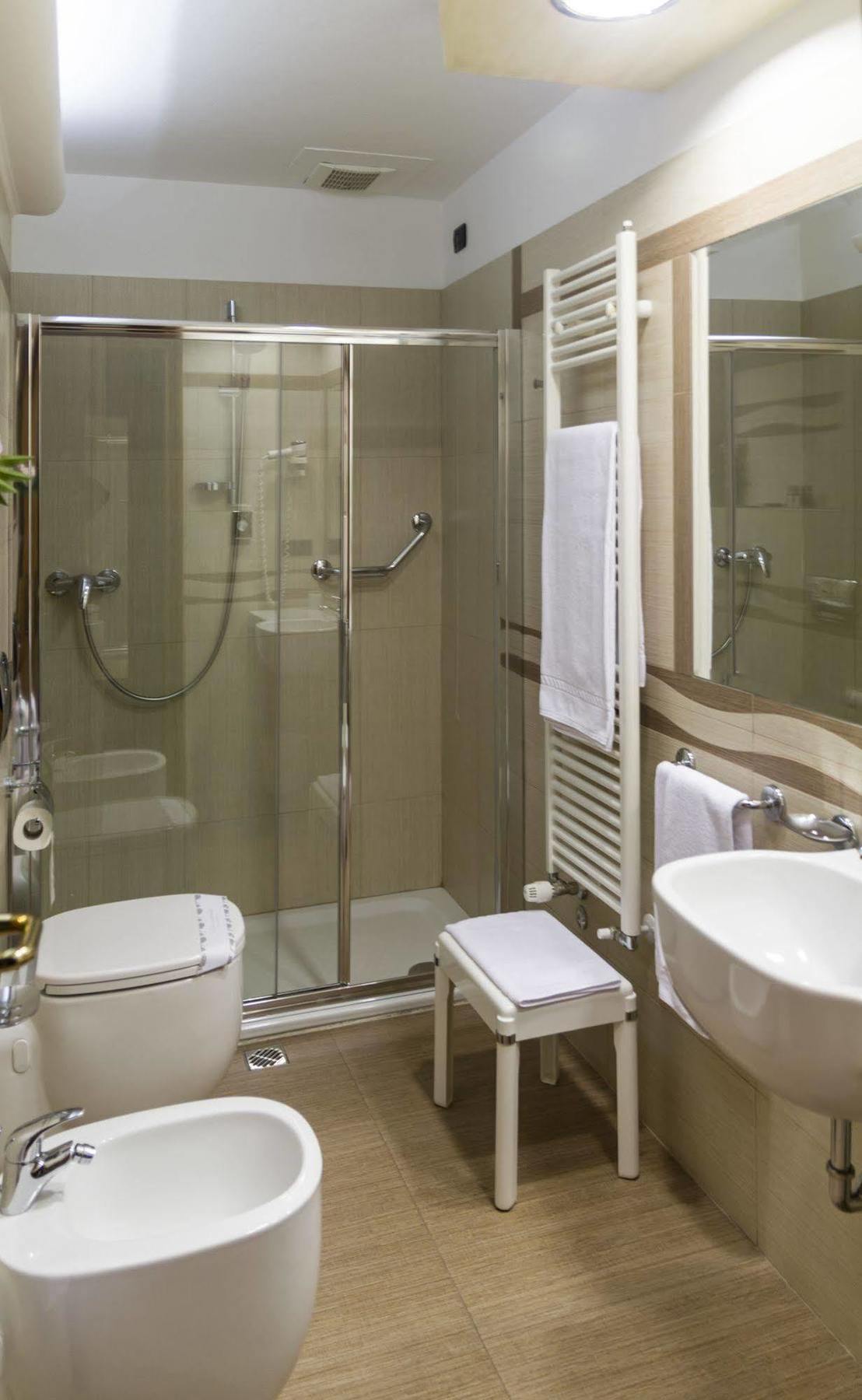 מירנדולה Hotel Pico מראה חיצוני תמונה