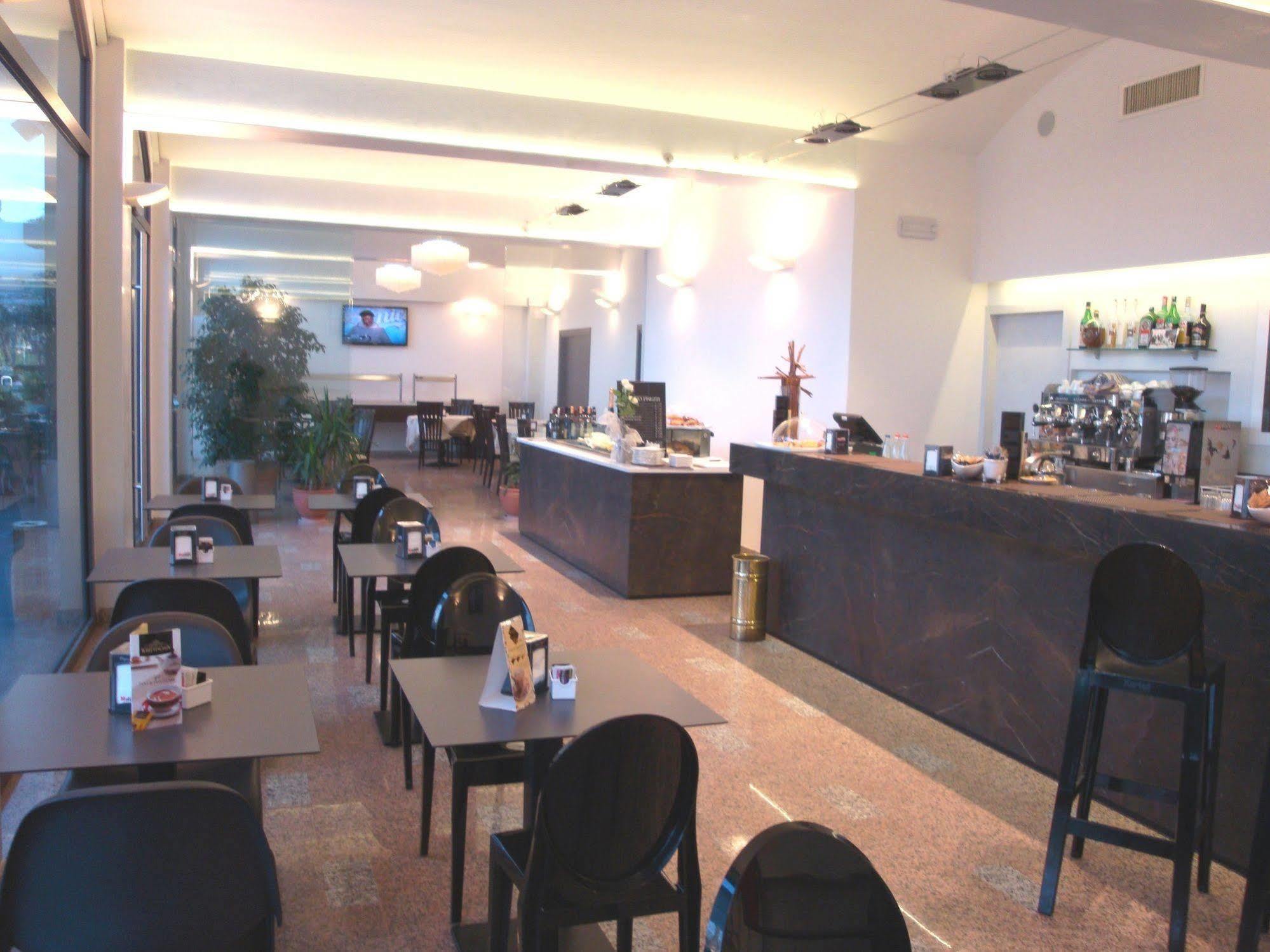 מירנדולה Hotel Pico מראה חיצוני תמונה