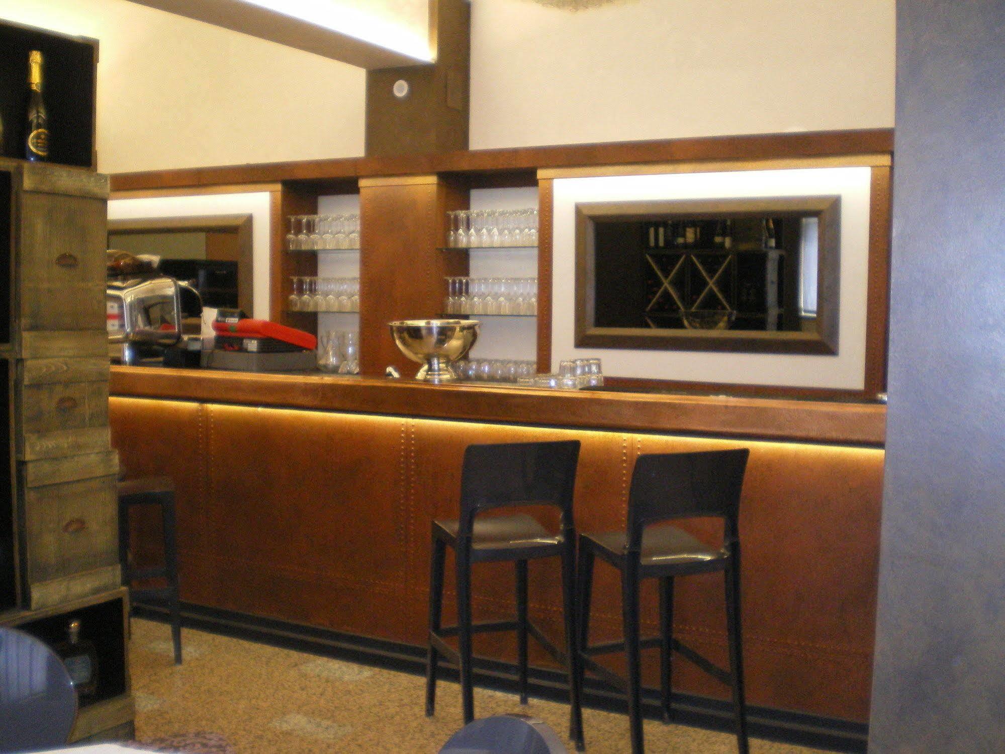 מירנדולה Hotel Pico מראה חיצוני תמונה
