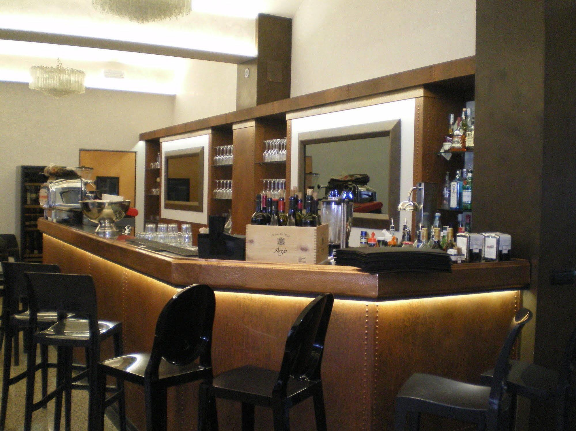 מירנדולה Hotel Pico מראה חיצוני תמונה