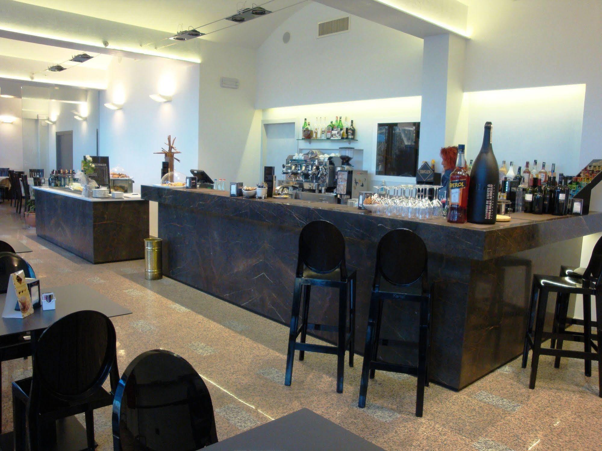מירנדולה Hotel Pico מראה חיצוני תמונה