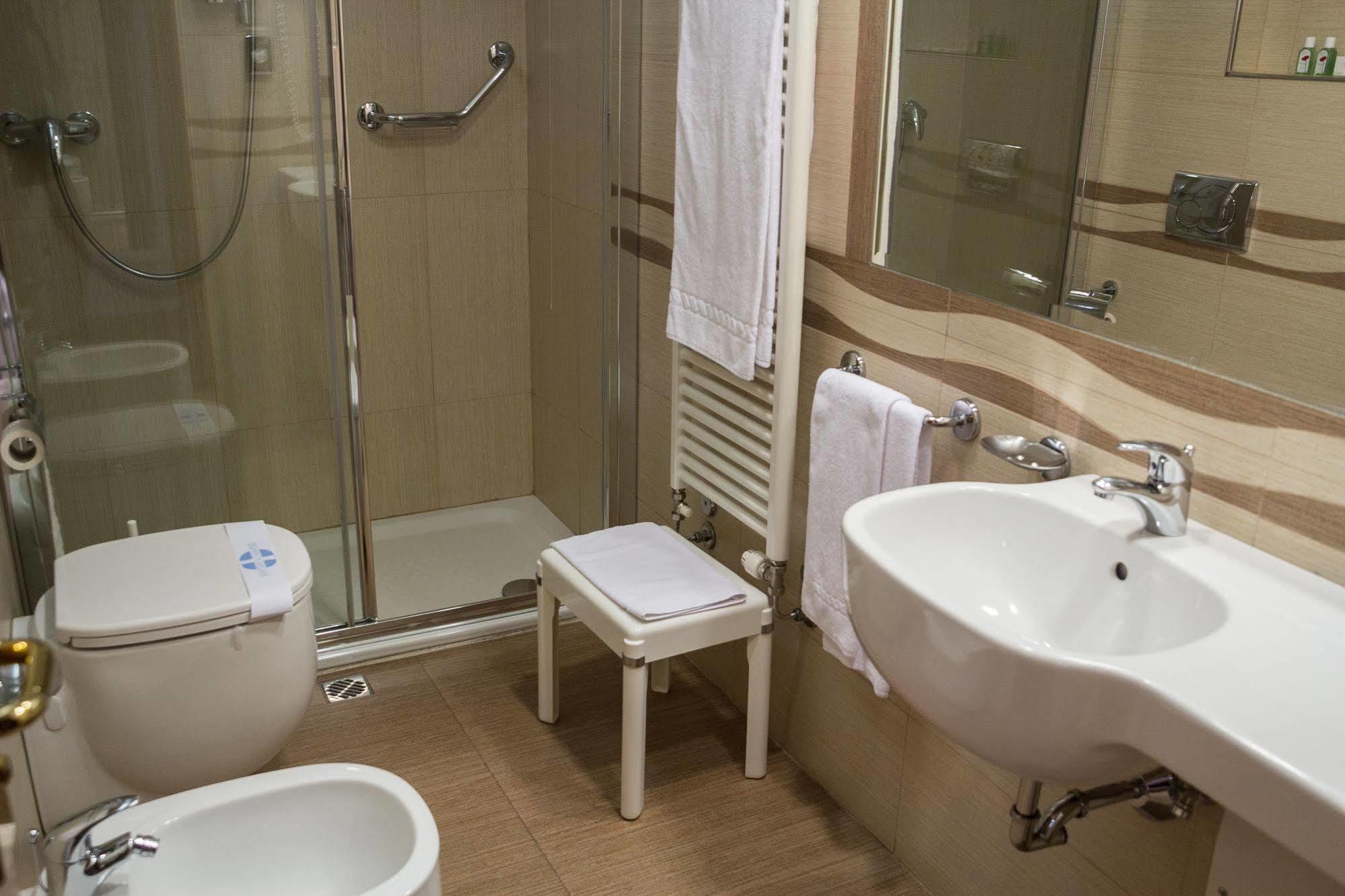 מירנדולה Hotel Pico מראה חיצוני תמונה