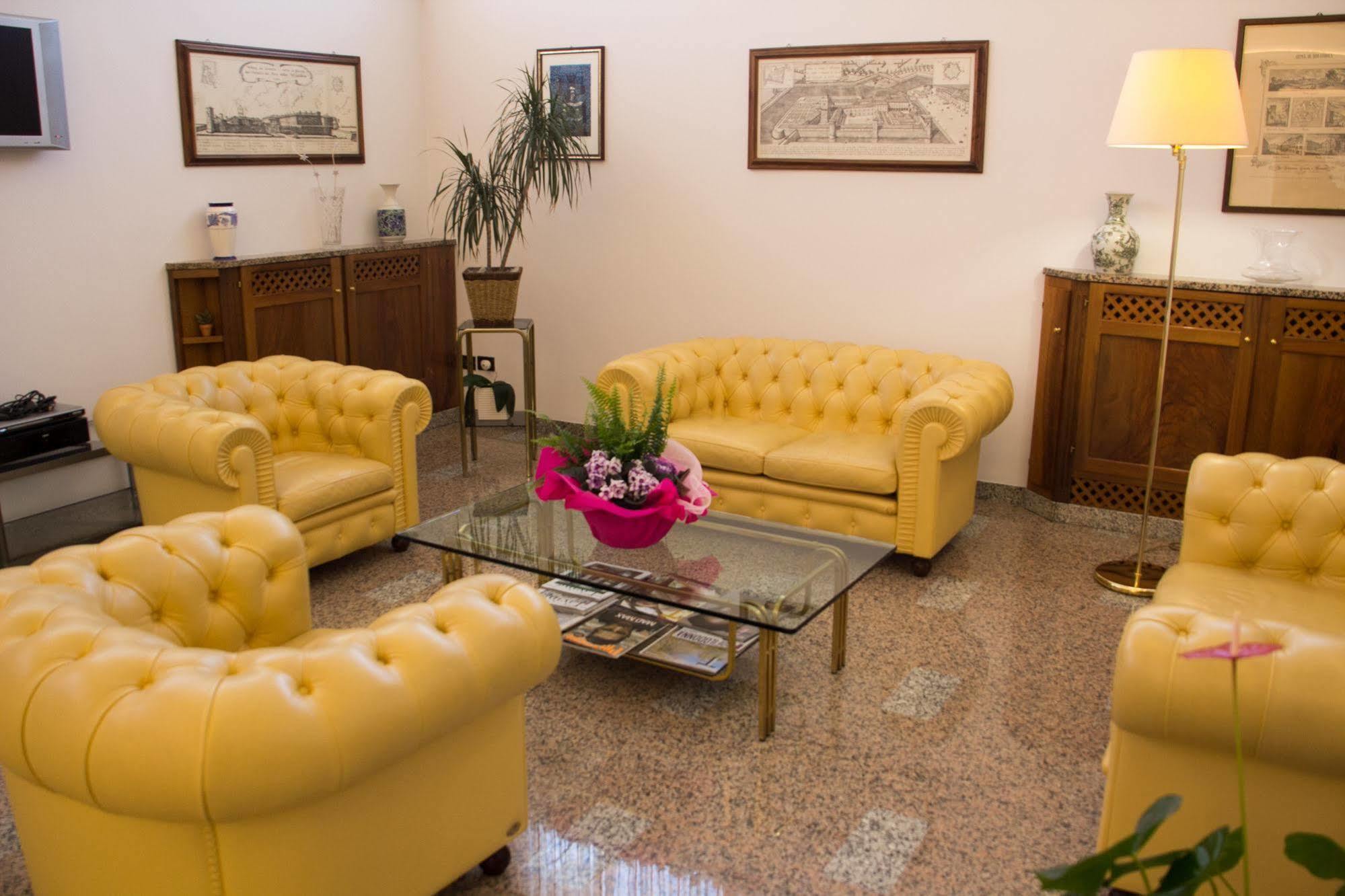 מירנדולה Hotel Pico מראה חיצוני תמונה